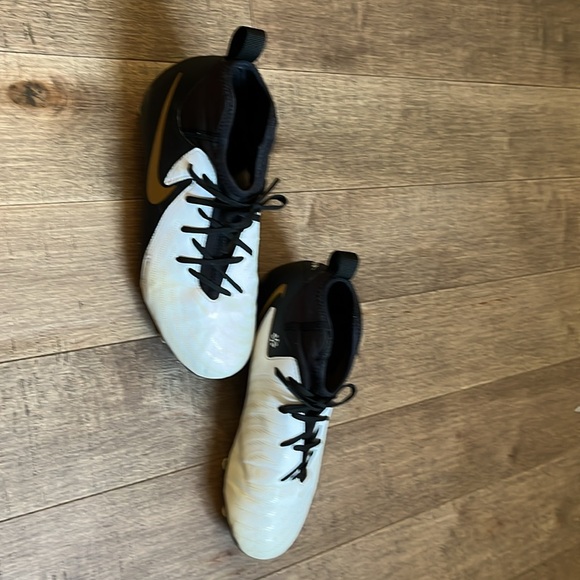 Nike Phantom Luna Cleats - Picture 2 of 6